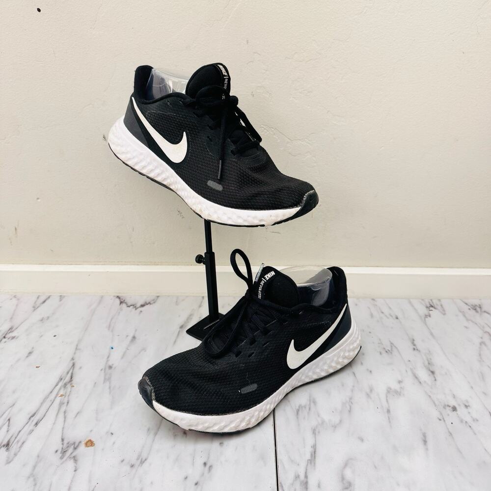 Nike Revolution 5 running shoe Black Women’s Size 8